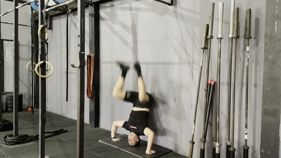 Kipping Handstand Push-Up